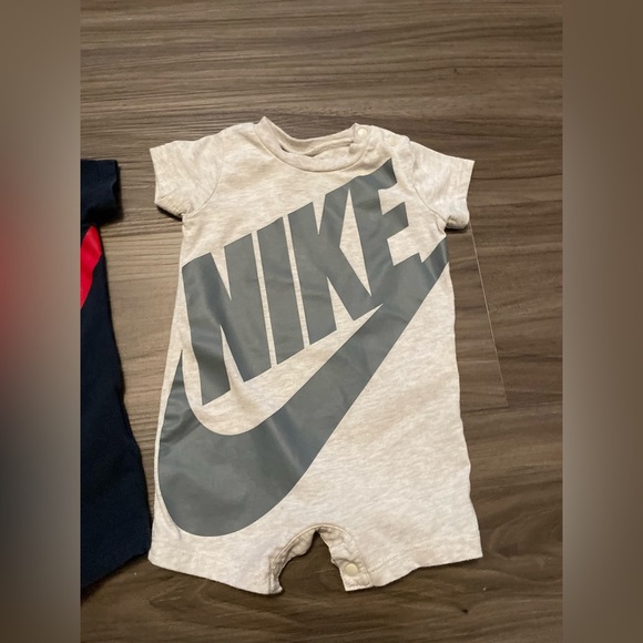 Nike Baby Short Sleeve Romper Duo in Black and Cream size 3M - Picture 5 of 7